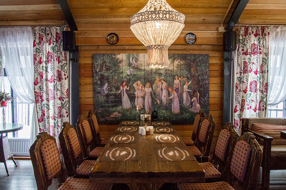 Интерьерная фотосъемка — Русская деревня Шуваловка. Репортажный фотограф Ольга Добросинская в Санкт-Петербурге