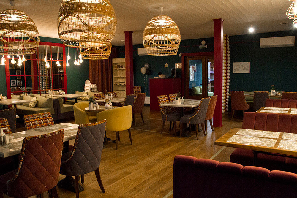 Интерьерная фотосъемка — Русская деревня Шуваловка. Репортажный фотограф Ольга Добросинская в Санкт-Петербурге