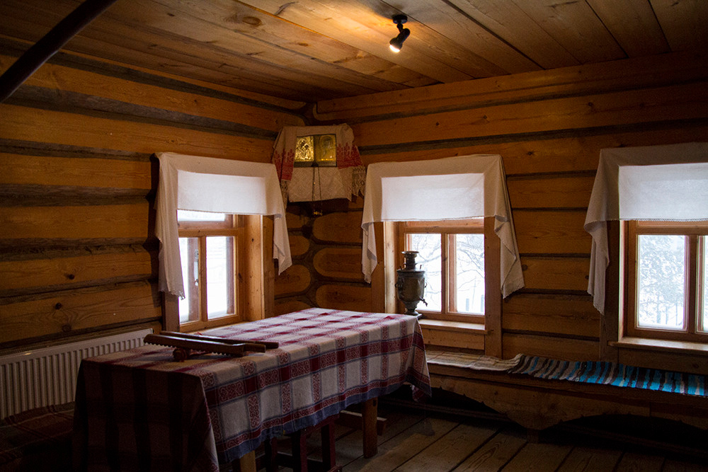 Интерьерная фотосъемка — Русская деревня Шуваловка. Репортажный фотограф Ольга Добросинская в Санкт-Петербурге