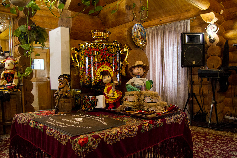 Интерьерная фотосъемка — Русская деревня Шуваловка. Репортажный фотограф Ольга Добросинская в Санкт-Петербурге