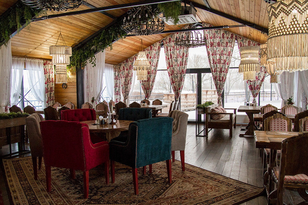 Интерьерная фотосъемка — Русская деревня Шуваловка. Репортажный фотограф Ольга Добросинская в Санкт-Петербурге