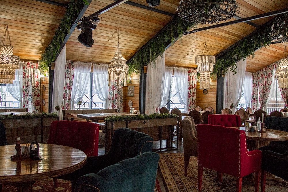 Интерьерная фотосъемка — Русская деревня Шуваловка. Репортажный фотограф Ольга Добросинская в Санкт-Петербурге