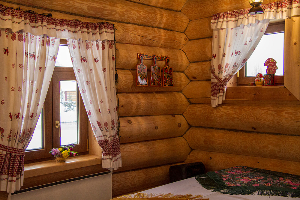 Интерьерная фотосъемка — Русская деревня Шуваловка. Репортажный фотограф Ольга Добросинская в Санкт-Петербурге
