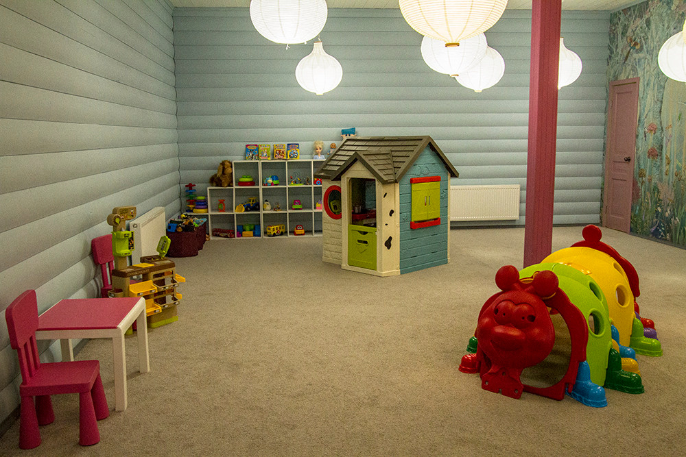 Интерьерная фотосъемка — Русская деревня Шуваловка. Репортажный фотограф Ольга Добросинская в Санкт-Петербурге