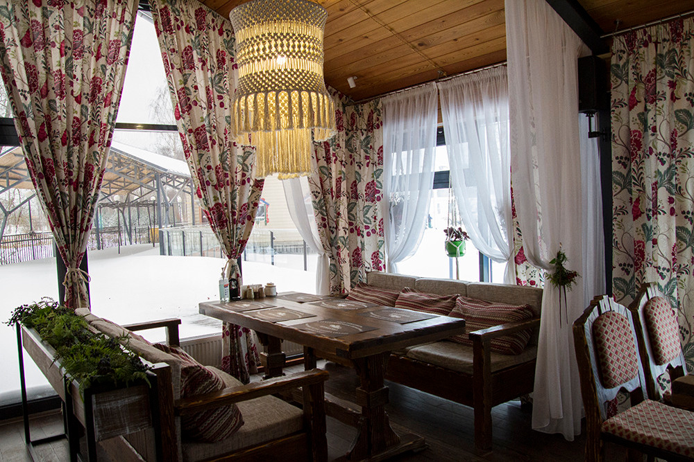 Интерьерная фотосъемка — Русская деревня Шуваловка. Репортажный фотограф Ольга Добросинская в Санкт-Петербурге