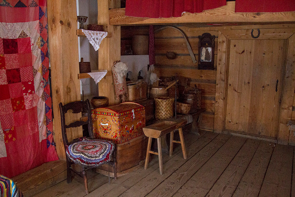 Интерьерная фотосъемка — Русская деревня Шуваловка. Репортажный фотограф Ольга Добросинская в Санкт-Петербурге