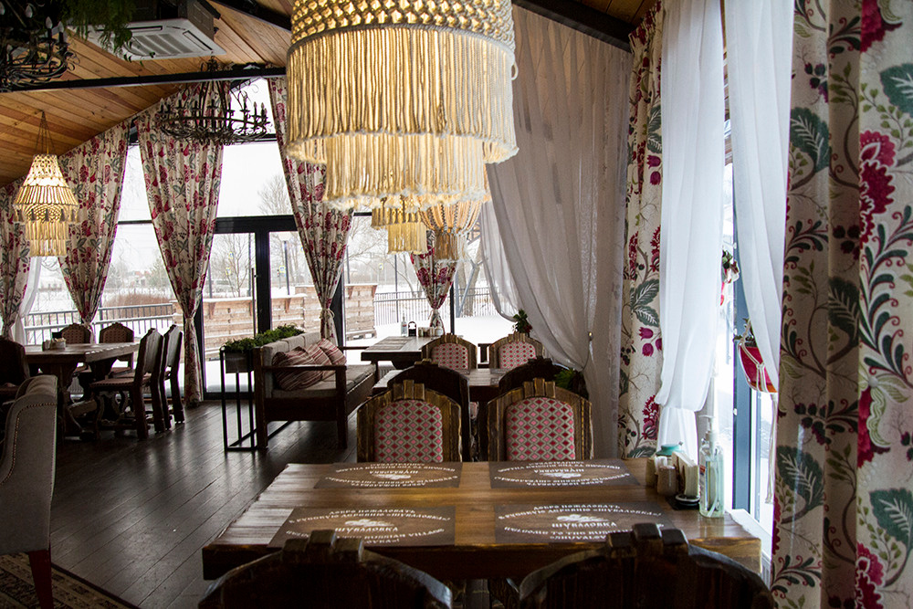 Интерьерная фотосъемка — Русская деревня Шуваловка. Репортажный фотограф Ольга Добросинская в Санкт-Петербурге