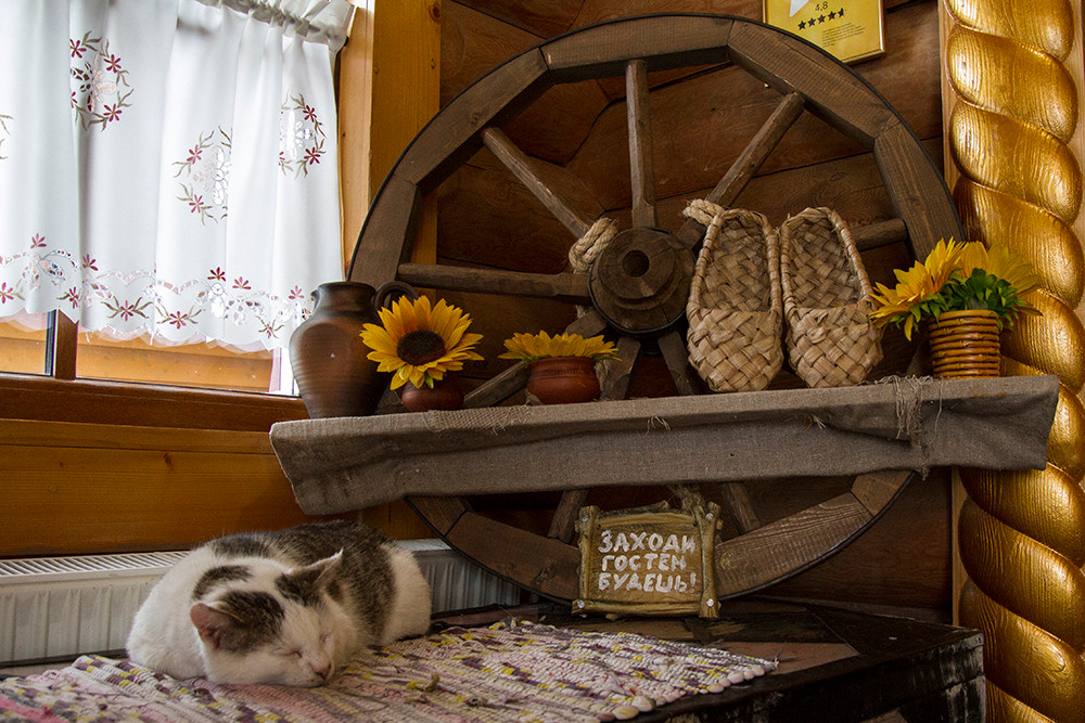 Интерьерная фотосъемка — Русская деревня Шуваловка. Репортажный фотограф Ольга Добросинская в Санкт-Петербурге