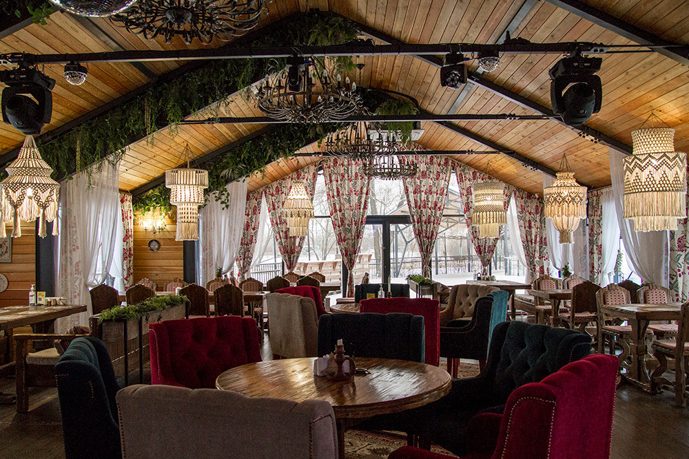 Интерьерная фотосъемка — Русская деревня Шуваловка. Репортажный фотограф Ольга Добросинская в Санкт-Петербурге