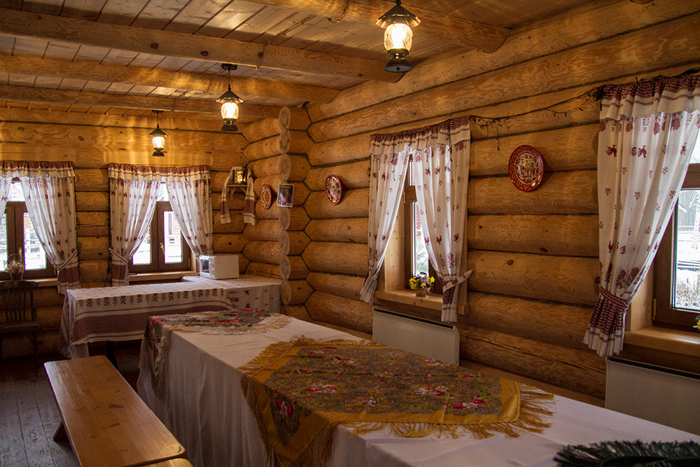 Интерьерная фотосъемка — Русская деревня Шуваловка. Репортажный фотограф Ольга Добросинская в Санкт-Петербурге