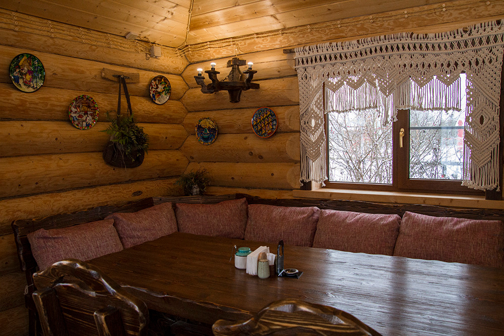 Интерьерная фотосъемка — Русская деревня Шуваловка. Репортажный фотограф Ольга Добросинская в Санкт-Петербурге