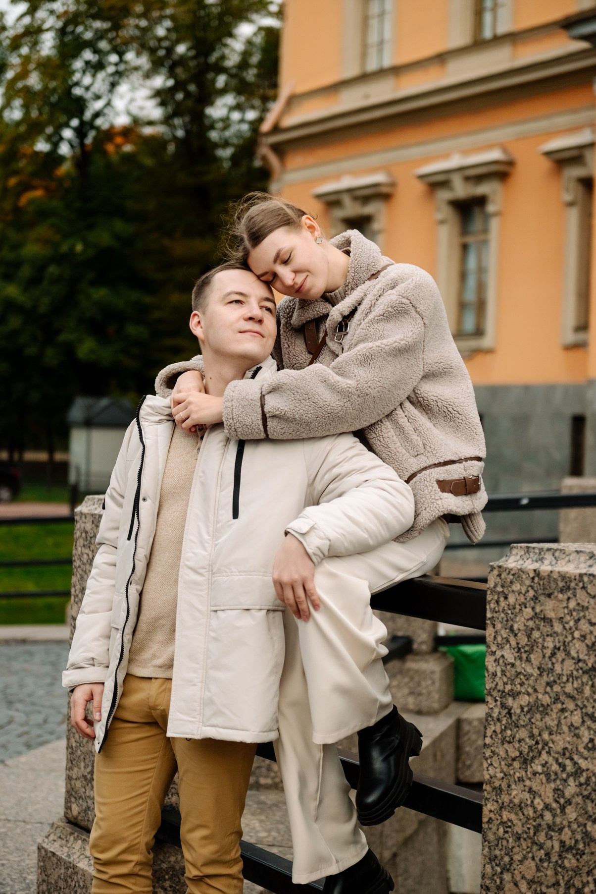 Осенняя фотосессия с парнем в Питере в центре города. Свадебный и сеейный фотограф в Санкт-Петербурге Елена Худякова