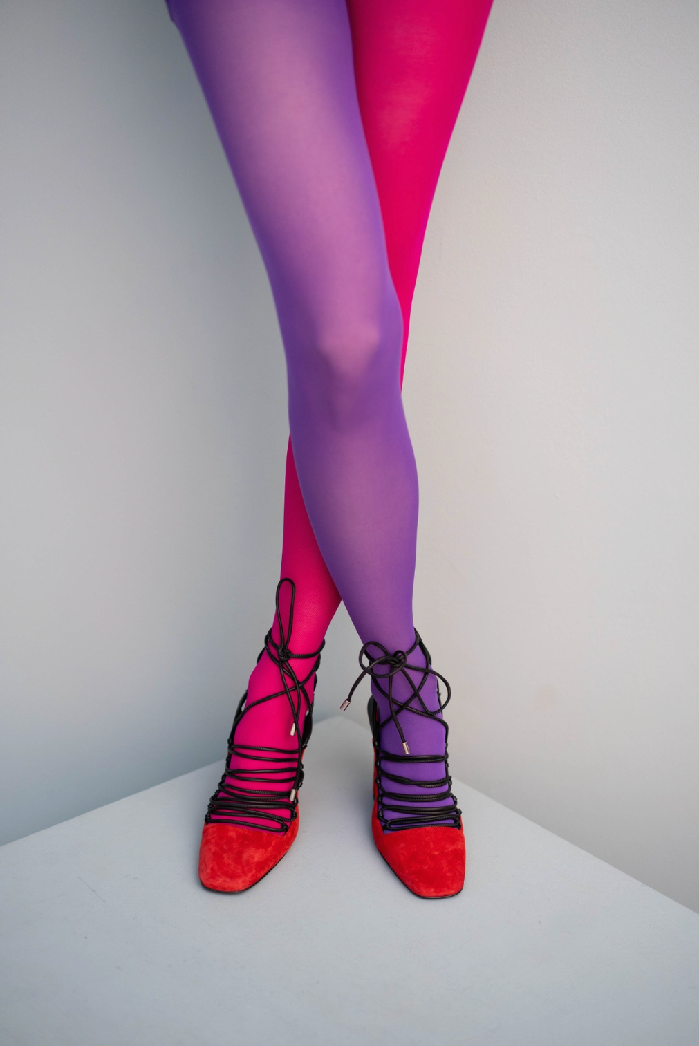 Фотосессия для продажи обуви на маркетплейсах креативное фото