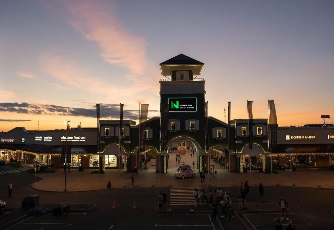 Фотосессия в БЦ Москвы — минималистичный интерьер и свет