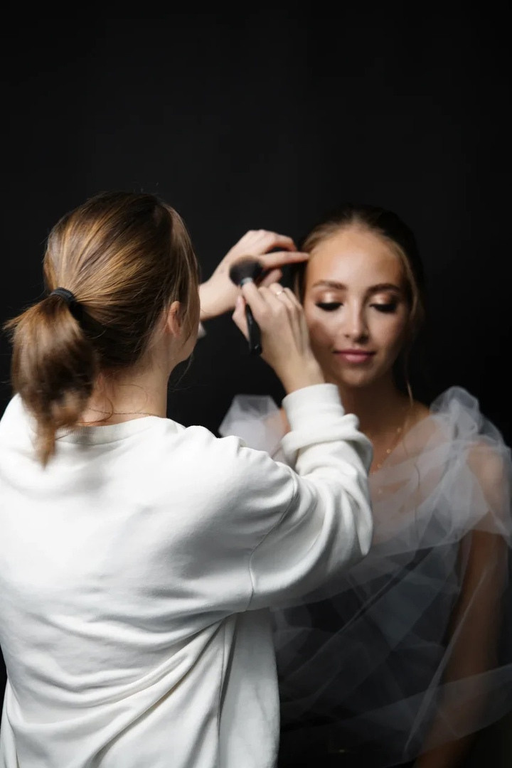 Процесс работы визажистом. Визажист — стилист по прическам в г. Санкт — Петербург. Алина Виллер