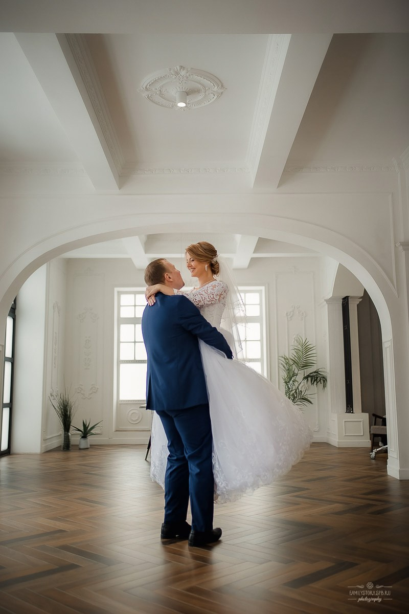 Свадебная фотосессия в интерьере: уют, фактура и свет как у старых мастеров. Свадебный фотограф — Санкт-Петербург (СПб) Питер