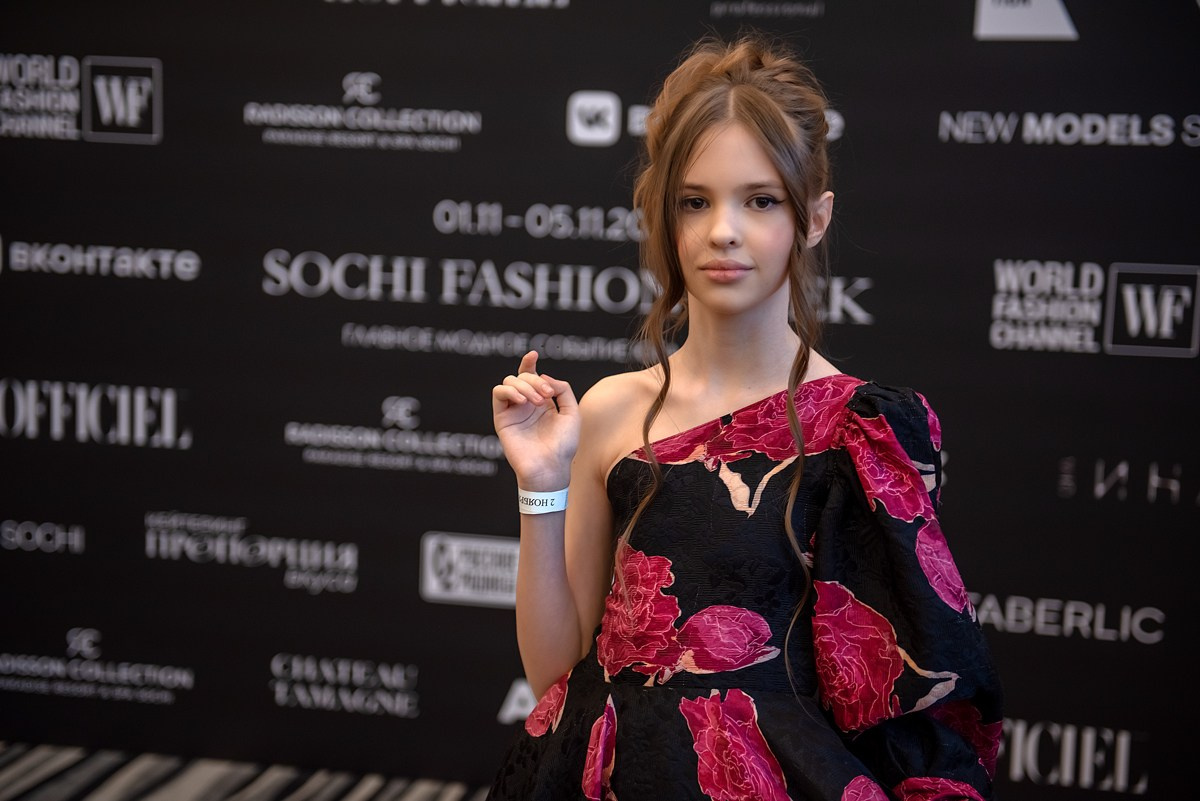 SochiFashionWeek2024 дизайнер Юлия Крылова. Семейный и коммерческий фотограф в Сочи Александр Бодунов