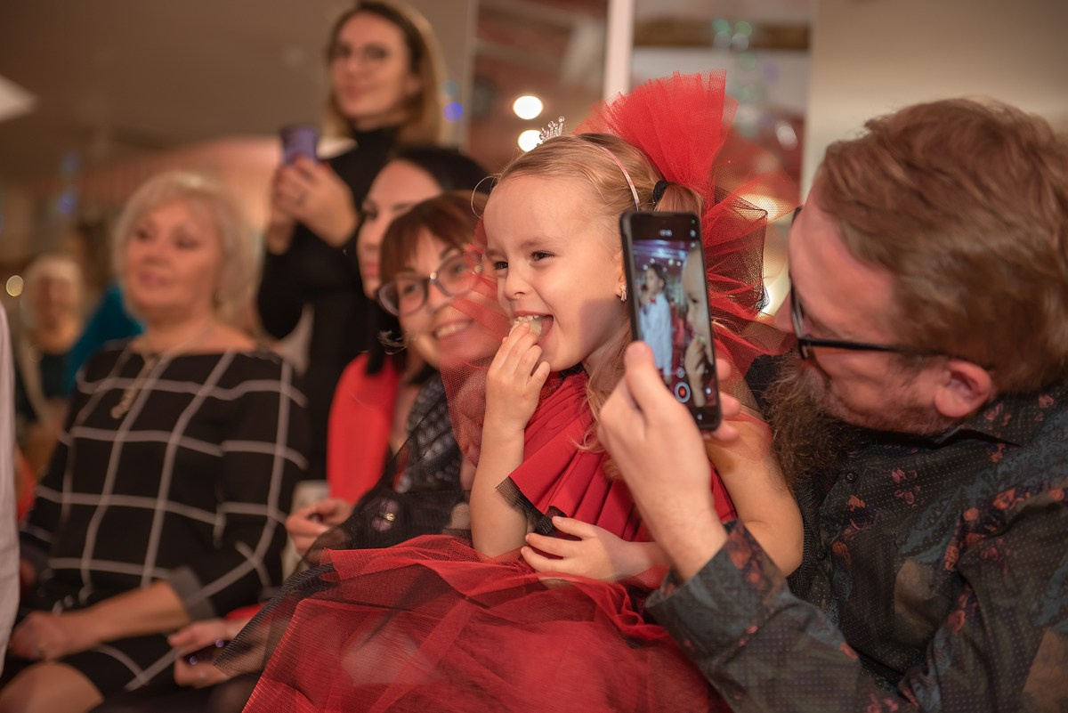 Выпускной в детской школе моделей HAPPYkids 2024. Семейный и коммерческий фотограф в Сочи Александр Бодунов