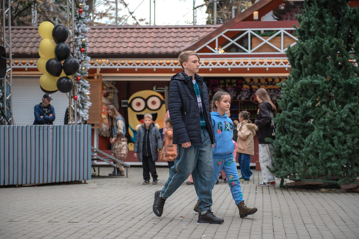 Парк Ривьера дефиле HAPPYkids. Семейный и коммерческий фотограф в Сочи Александр Бодунов
