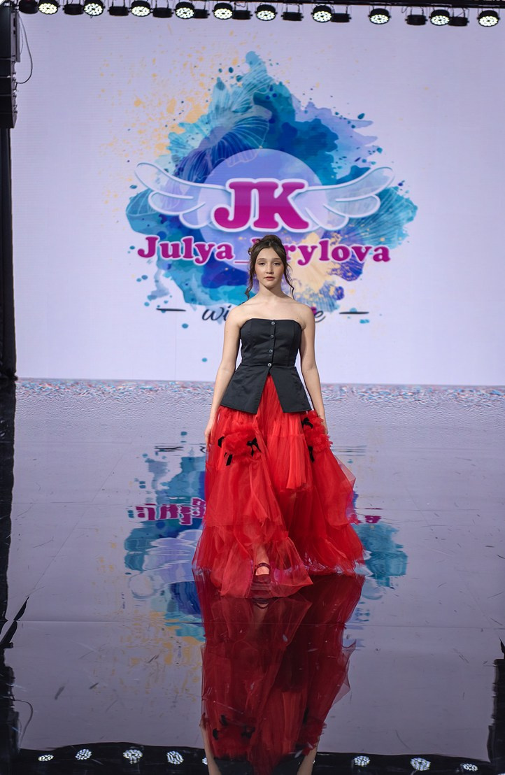 SochiFashionWeek2024 дизайнер Юлия Крылова. Семейный и коммерческий фотограф в Сочи Александр Бодунов