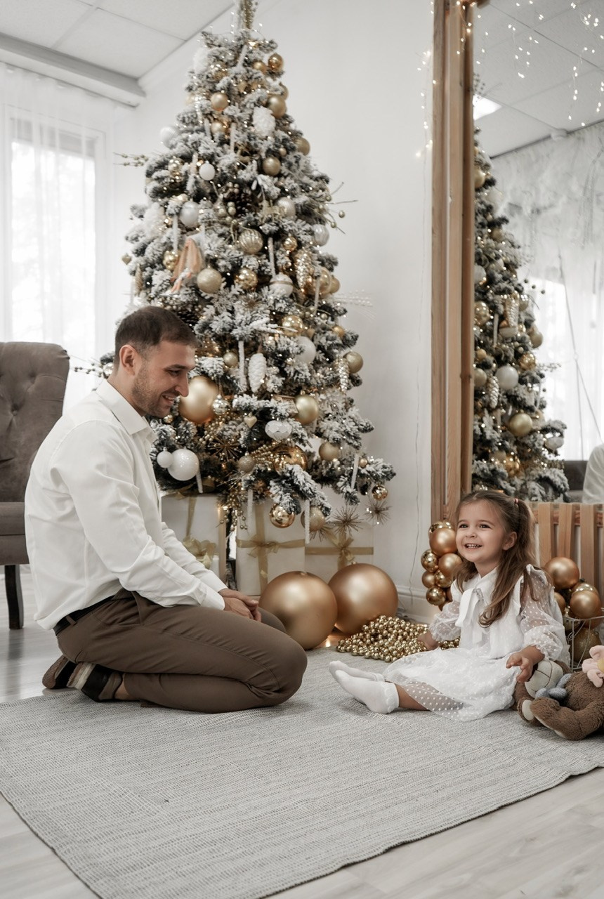 Семейный фотограф в Батайске и Ростове-на-Дону. Новогодняя фотосессия в студии Белый кролик. Свадебный фотограф в Ростове-на-Дону. Таинство Крещения и Венчания, семейные фотосессии. Алёна Чёботова
