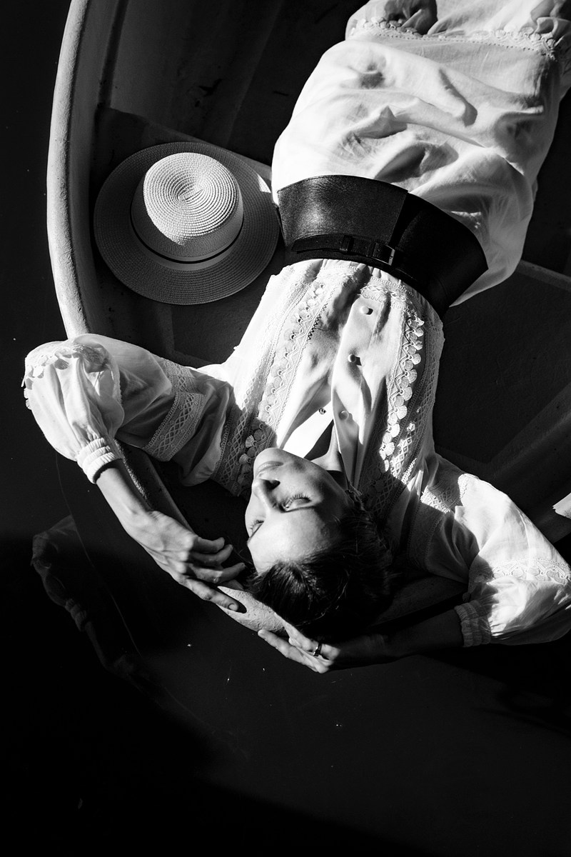 DEA (обувь). Эротико-драматический фотограф Маруся Скоробогатова