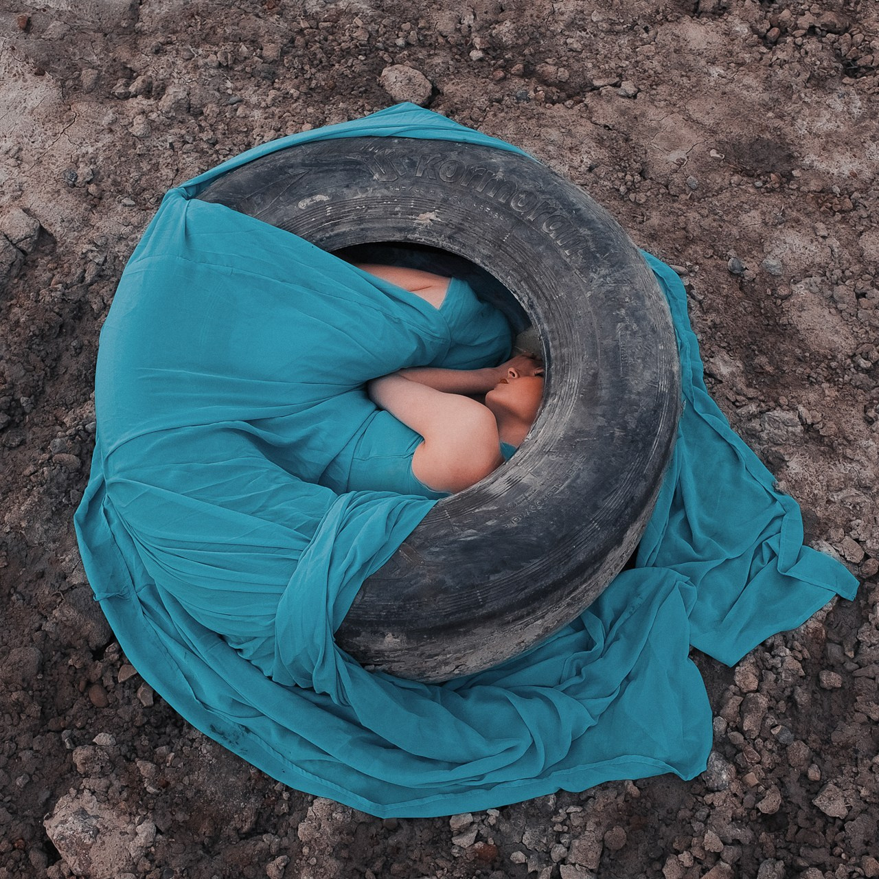 Современная концептуальная фотография о теле, уязвимости и идентичности. Визуальная практика на стиле честности, пост-иронии и искусства.Рекламная фотография, Концептуальная фотография, Современный художник, Психология, Коммерческий фотограф, Репортажный фотограф, Стрит фотография, Арт, Сюрреализм, Мобильная фотография, Снято на айфон, Дима Бурза