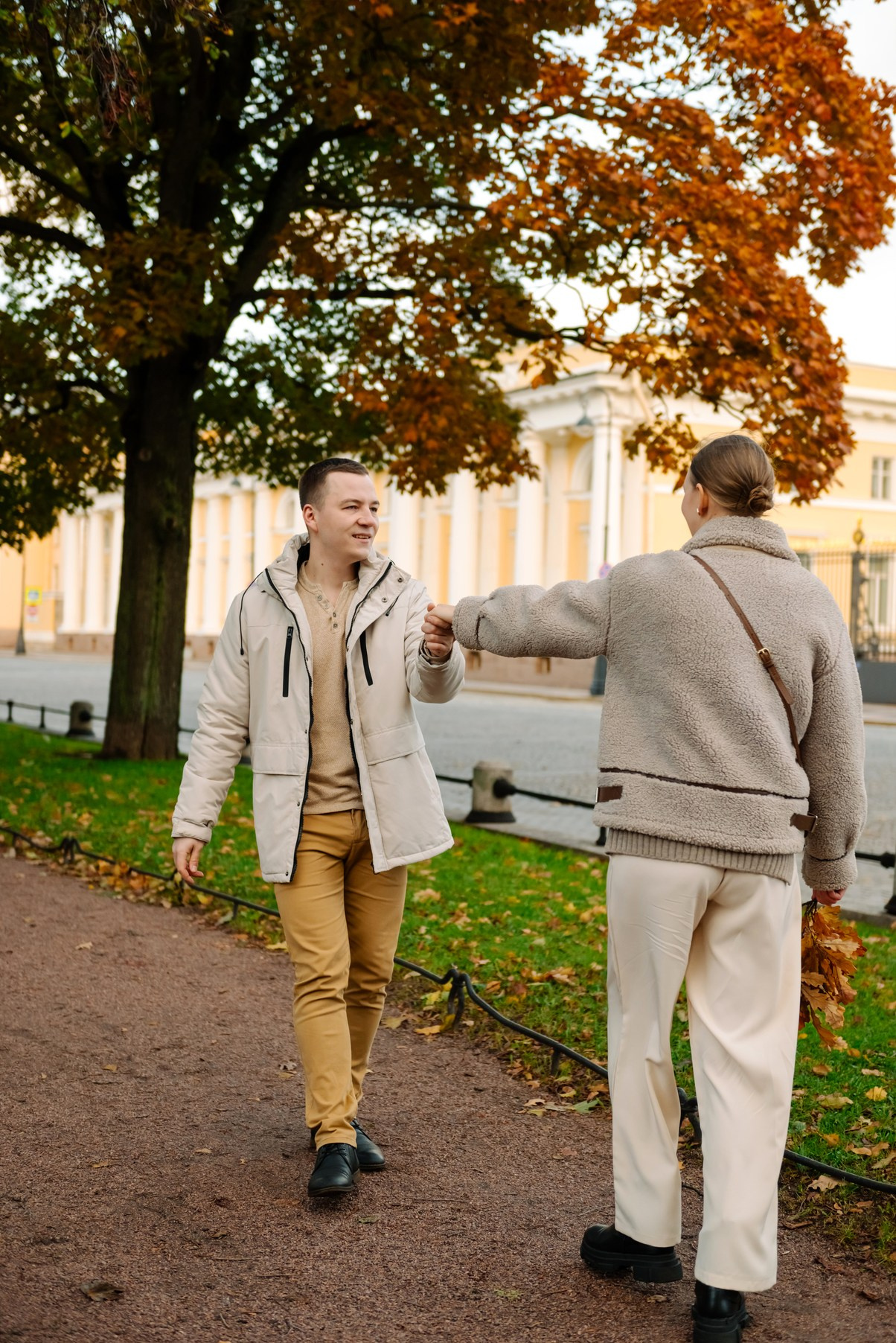 Осенняя фотосессия с парнем в Питере в центре города. Свадебный и сеейный фотограф в Санкт-Петербурге Елена Худякова