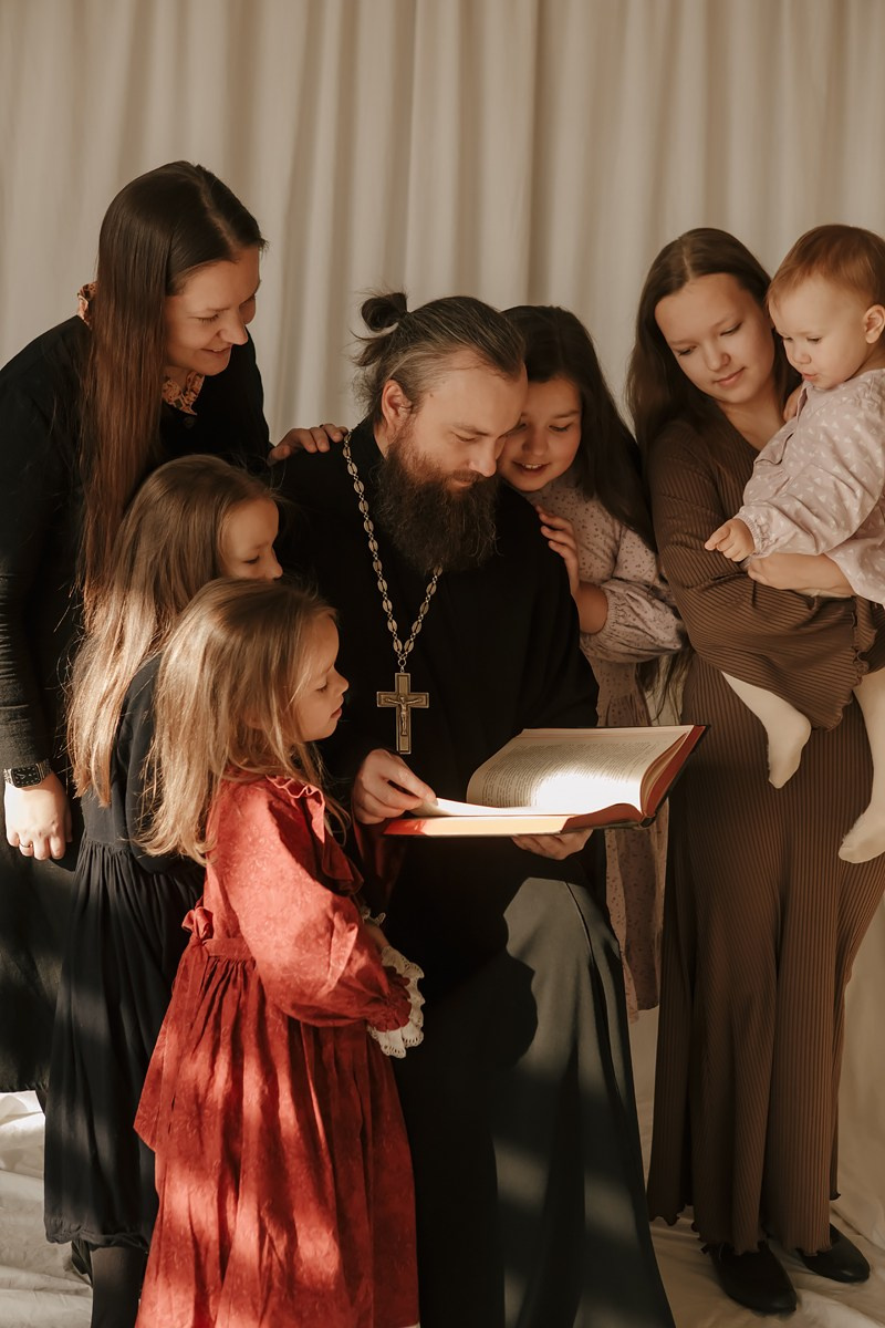 Катя, Николай, Лиза, Ксюша, Аня, Маша, Капитолина. Фотограф Александра Рышкова