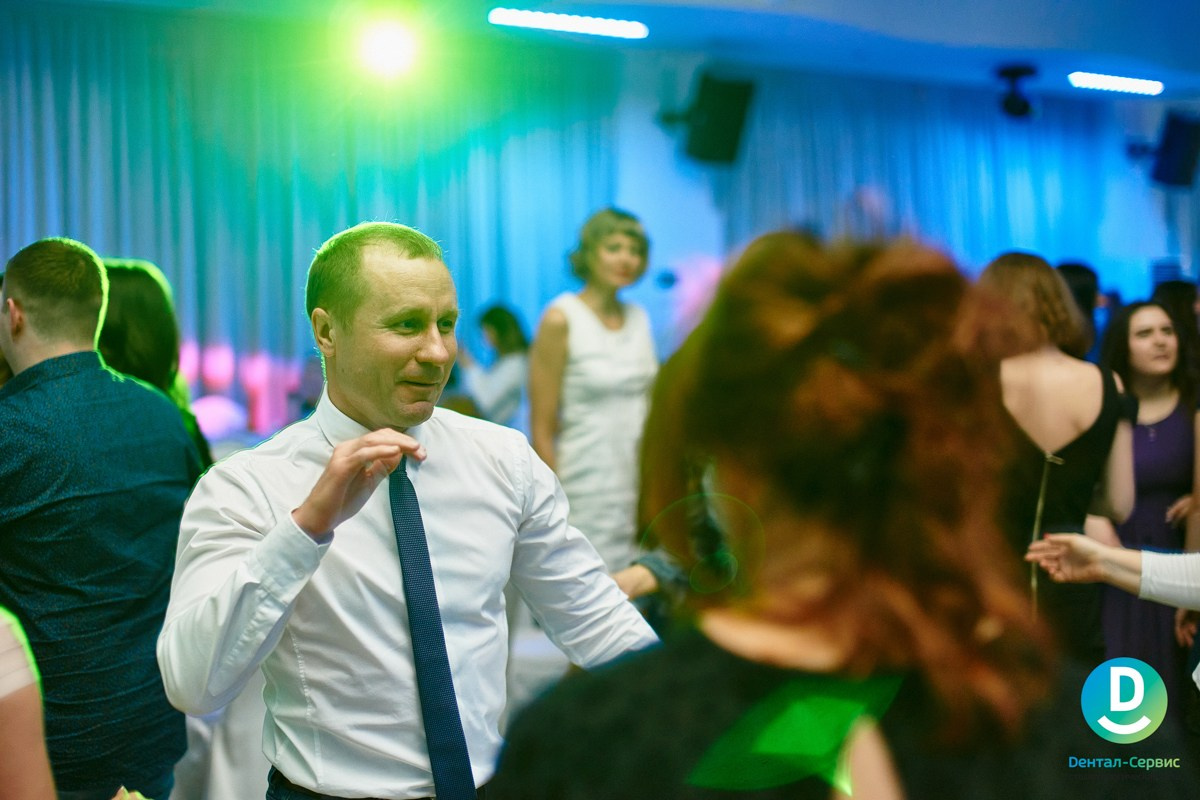 Новогодний корпоративный репортаж Дентал Сервис. Репортажный и женский фотограф в Новосибирске