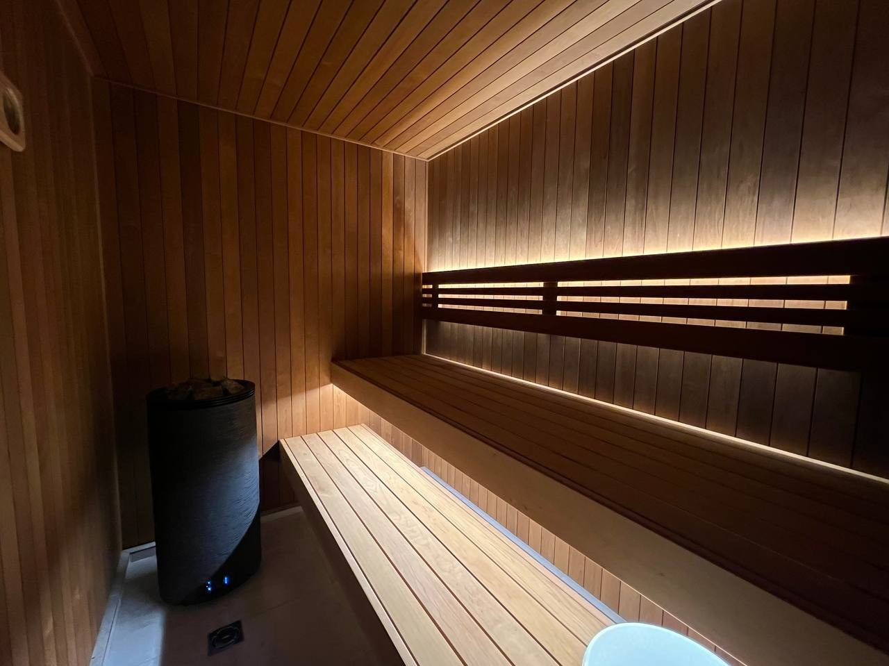 Новинка- Sangens в керамической облицовке со встроенным управлением, вокруг которой создана сауна из термоосины в Охтинском Парке. SaunaTopMasters