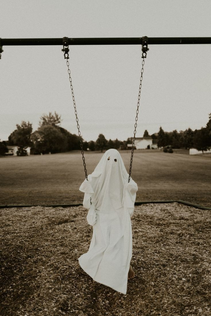 Съемка в образе призрака. Портретный фотограф из Москвы Комбар Елизавета