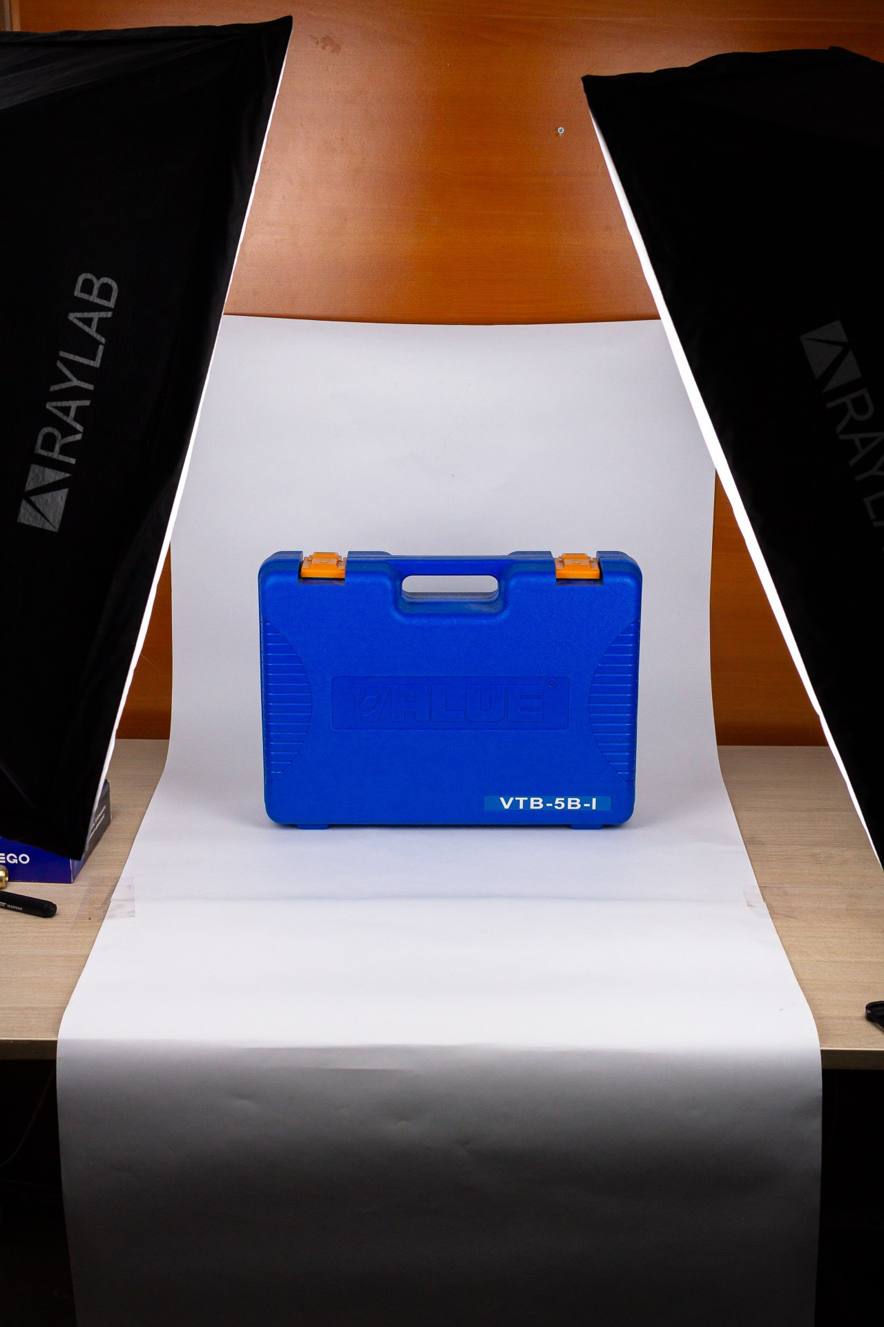 Backstage. Предметный фотограф в Симферополе Антон Катунин