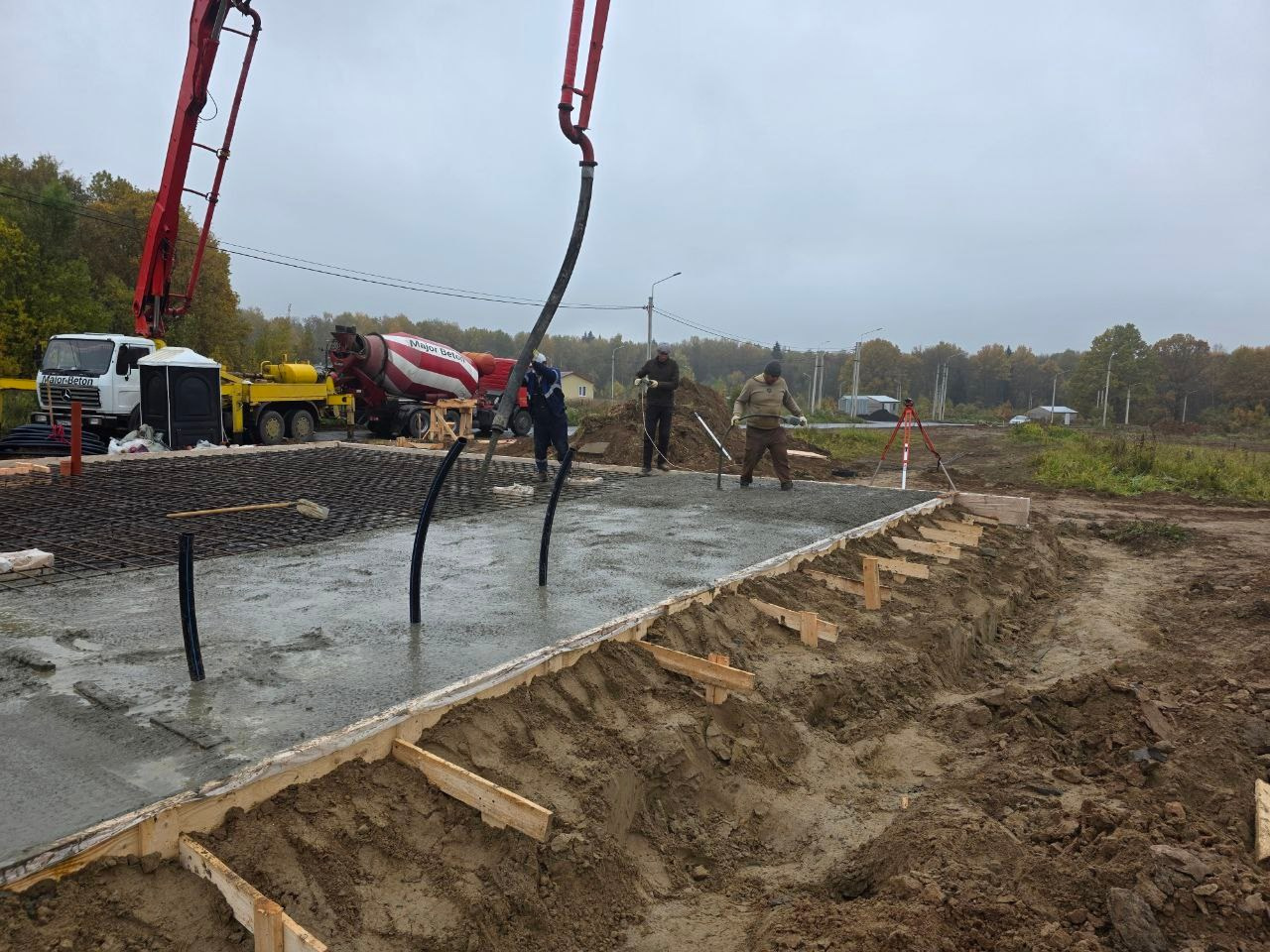 Заливка плиты бетоном
