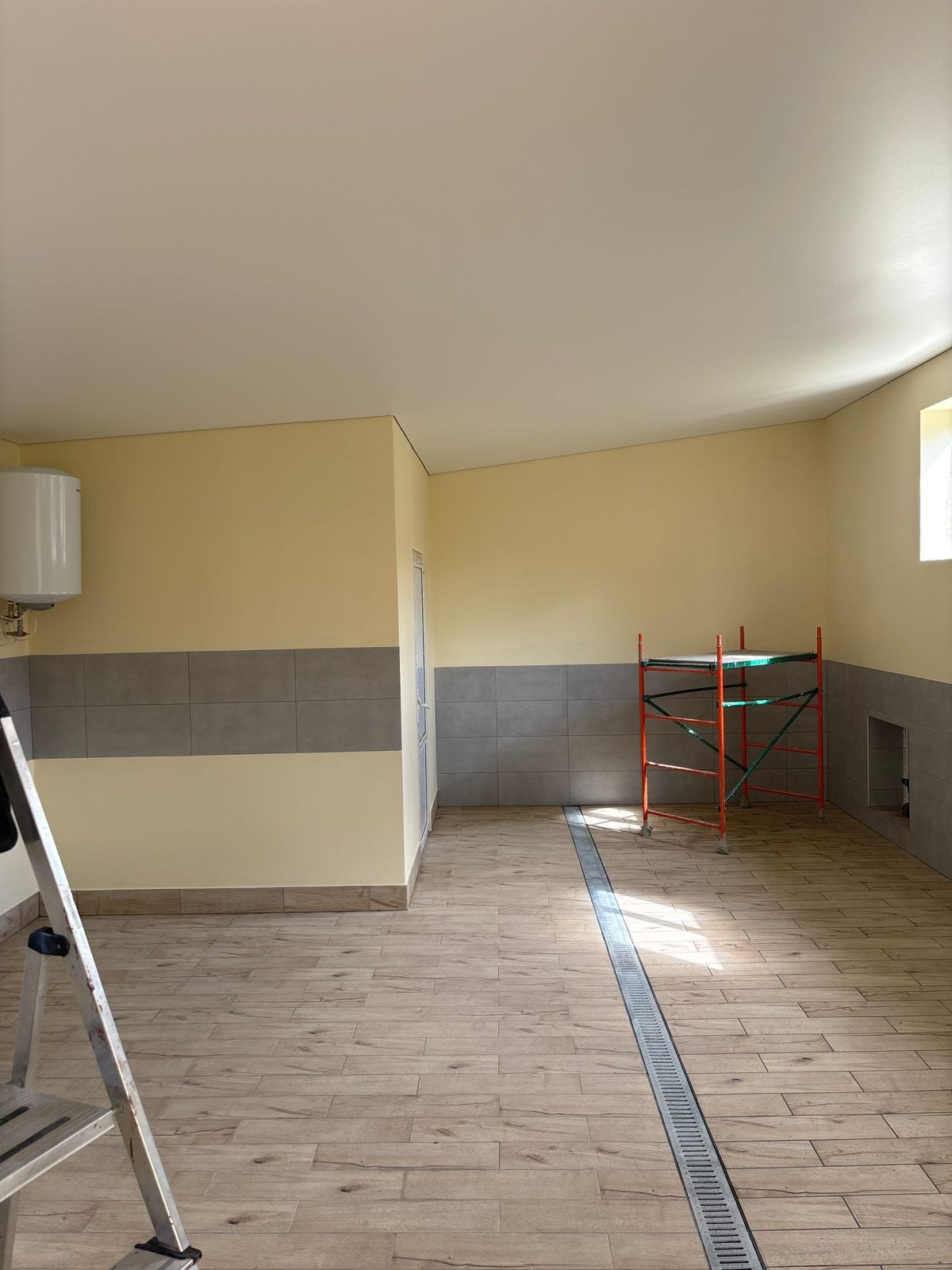 Монтаж натяжного потолка 