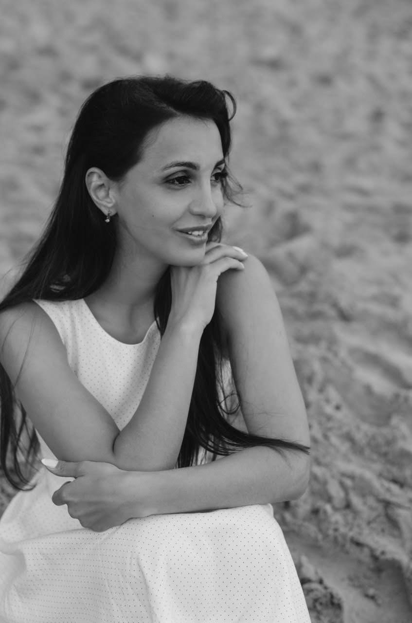 Tamara photoshoot by the water. Family, portrait, content photo in Costa Rica Evgeniya Besprozvannykh