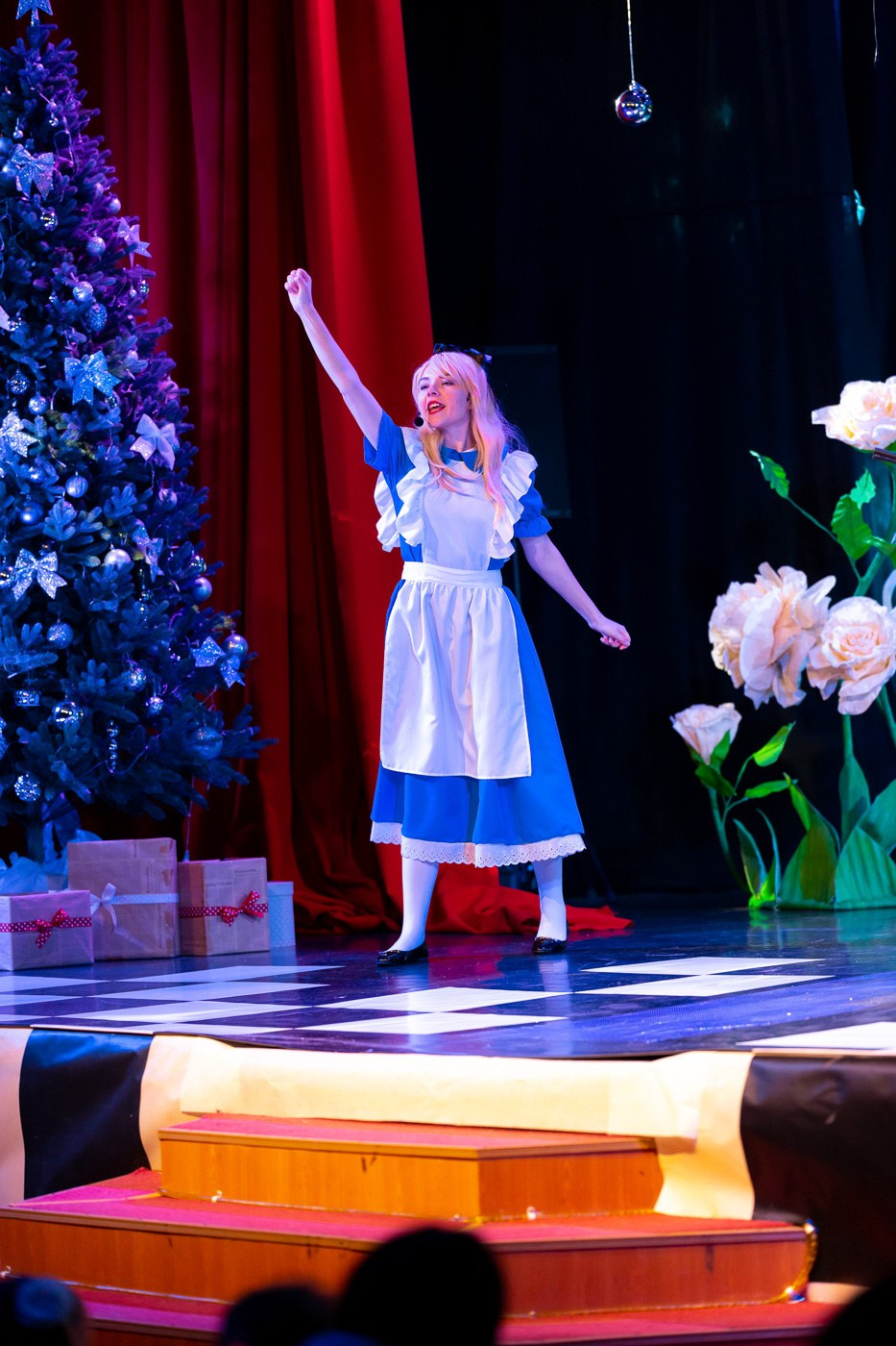 Спектакль в Доме культуры. Андрей Кровлин — фотограф в Славянке