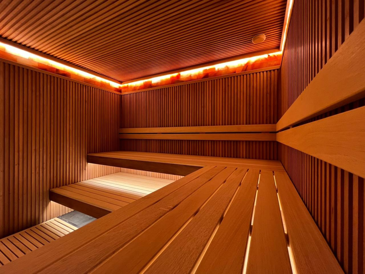 Травяная сауна в общей Спа-зоне клиники. Выполняет индивидуальные задачи, по этому добавлено большое количество гималайской соли и автополив. SaunaTopMasters