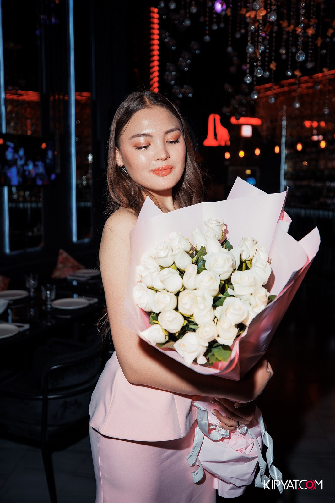 FRIENDS BAR & TERRACE. КИПЯТКОМ АЛМАТЫ!