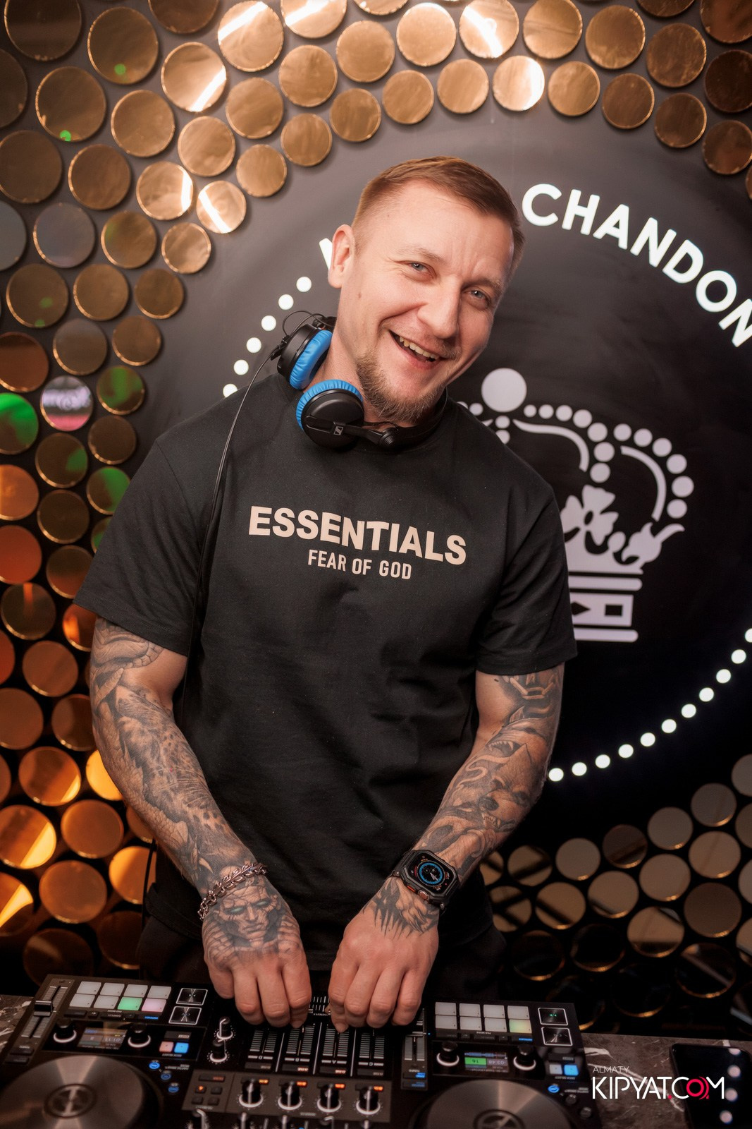 LAUREATE GRAND CAFÉ. КИПЯТКОМ АЛМАТЫ!