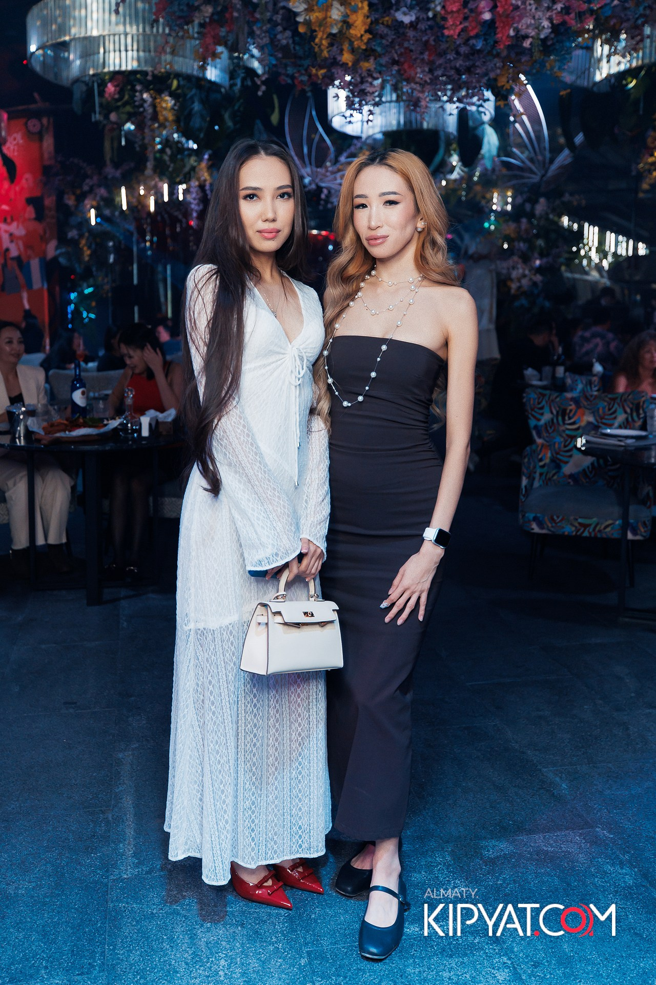 Friends bar & terrace. КИПЯТКОМ АЛМАТЫ!