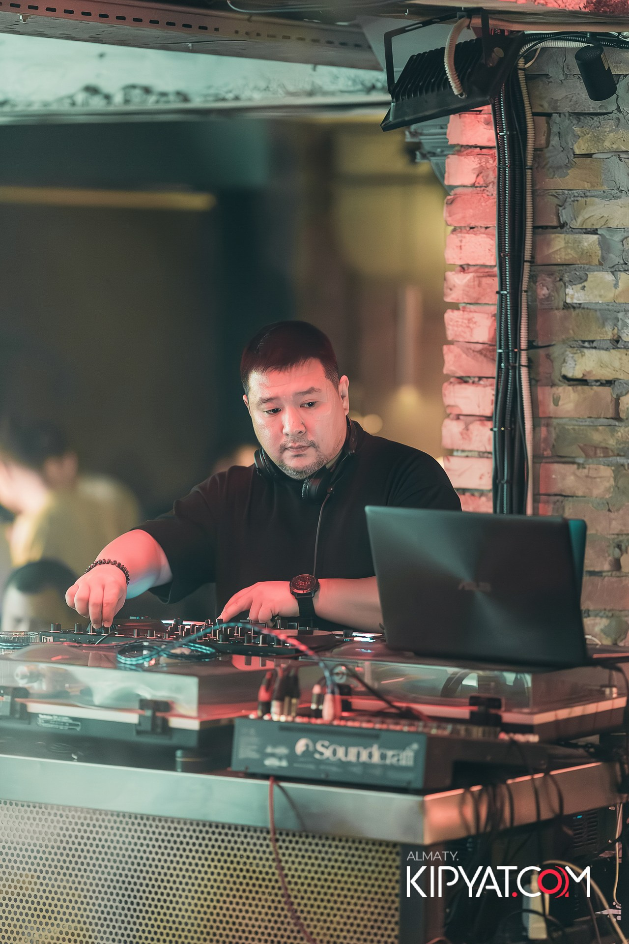 OLOVO НА САТПАЕВА. КИПЯТКОМ АЛМАТЫ! Фотосъемка мероприятий в Алматы