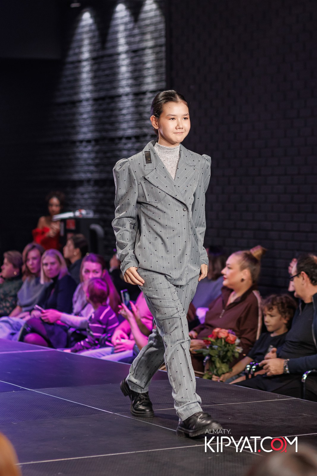 JUNIOR MODELS SHOW В РАМКАХ БЛАГОТВОРИТЕЛЬНОГО ПРОЕКТА МОДА ЗА СЧАСТЬЕ ДЕТЕЙ. КИПЯТКОМ АЛМАТЫ!