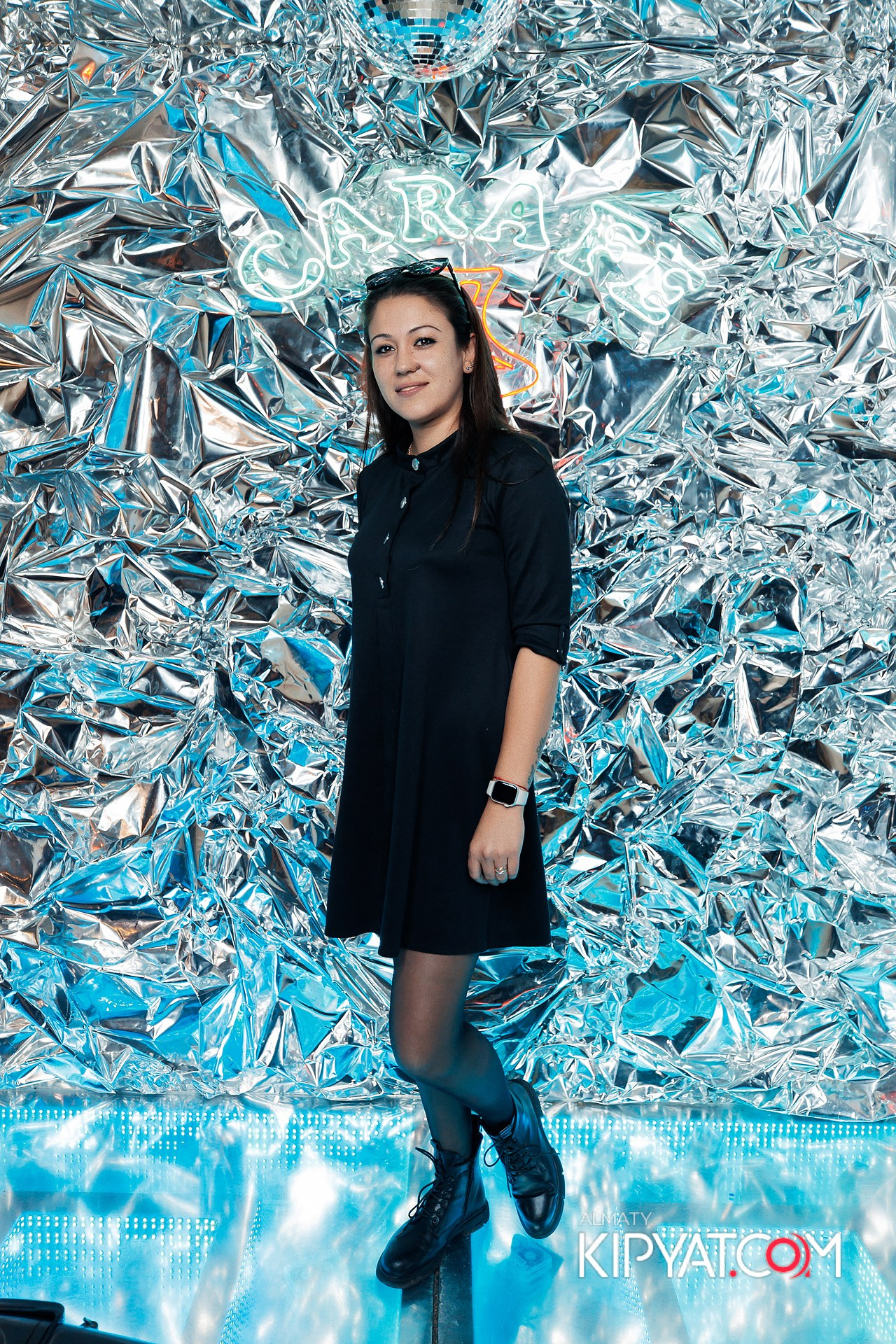 ВЕЧЕРИНКА 90Х КАФЕ CARAFE. КИПЯТКОМ АЛМАТЫ! Фотосъемка мероприятий в Алматы