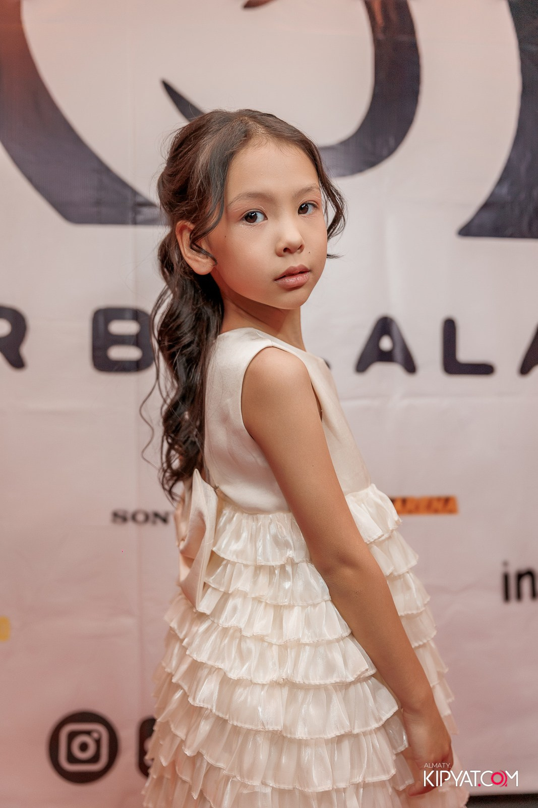 ПРЕЗЕНТАЦИЯ 10 ГРУППЫ КИНОПРОЕКТА STARBALALAR. КИПЯТКОМ АЛМАТЫ!