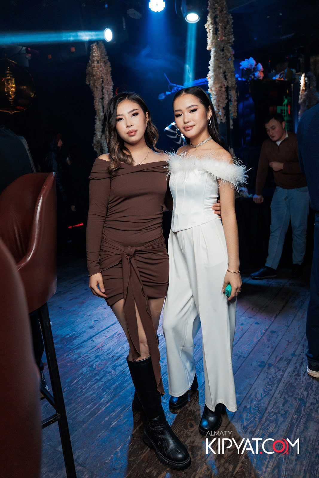 UYAT EMES BAR. КИПЯТКОМ АЛМАТЫ!