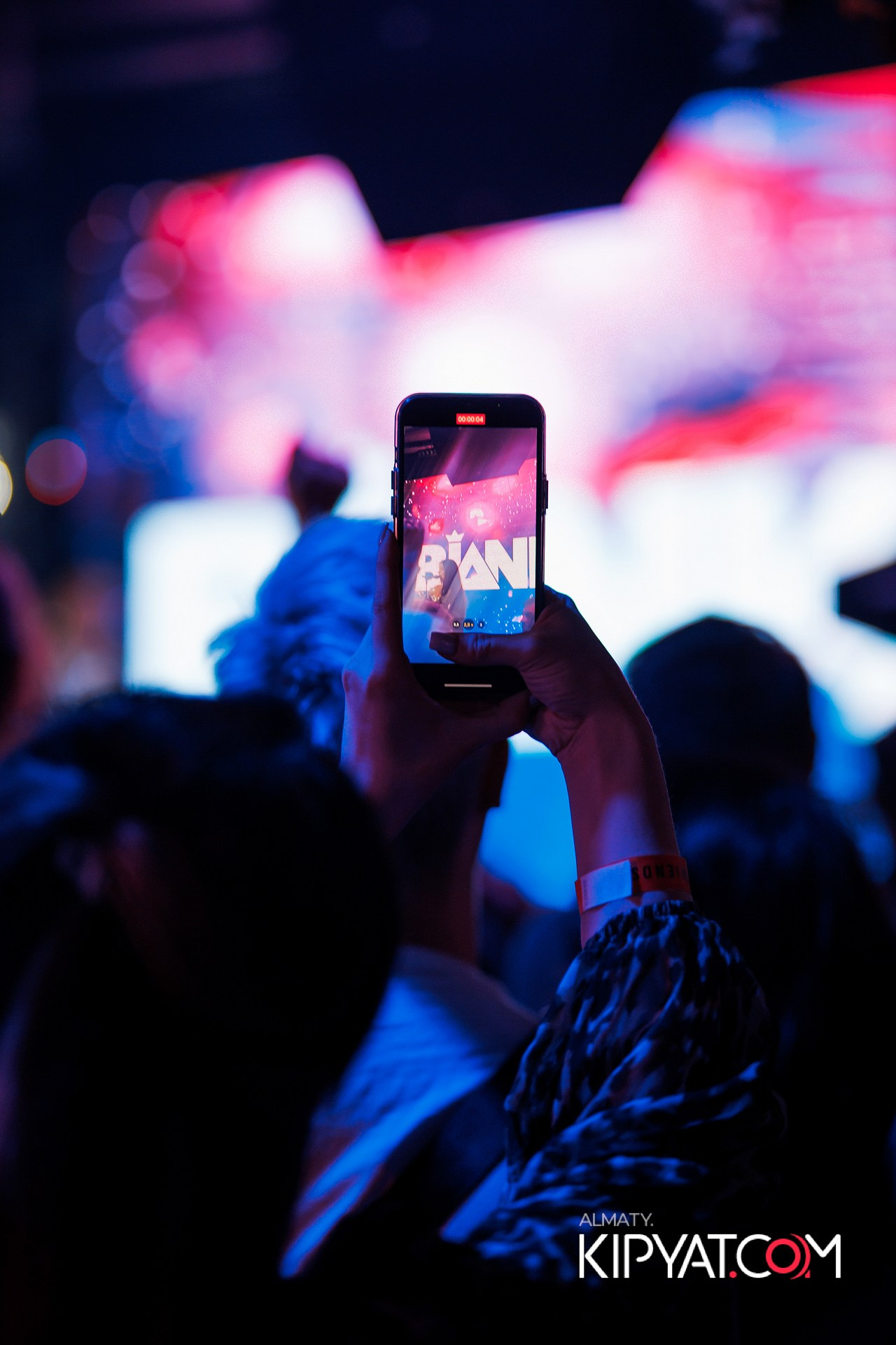 FRIENDS BAR & TERRACE. КИПЯТКОМ АЛМАТЫ!