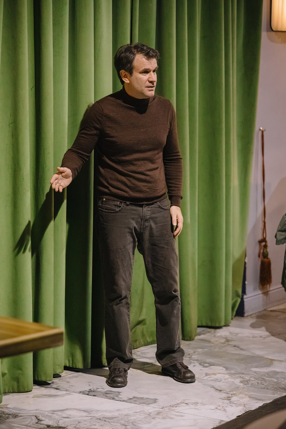 «Истории из чемодана | Довлатов», Леонид Таранов. Фотограф Михаил Ряховский