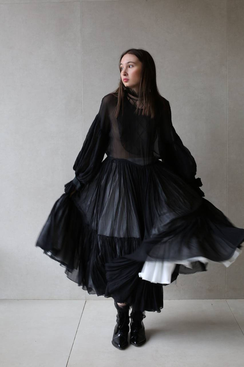 LOOKBOOK. Фешн дизайнер, фотограф, художник Яна Лазарева в Москве