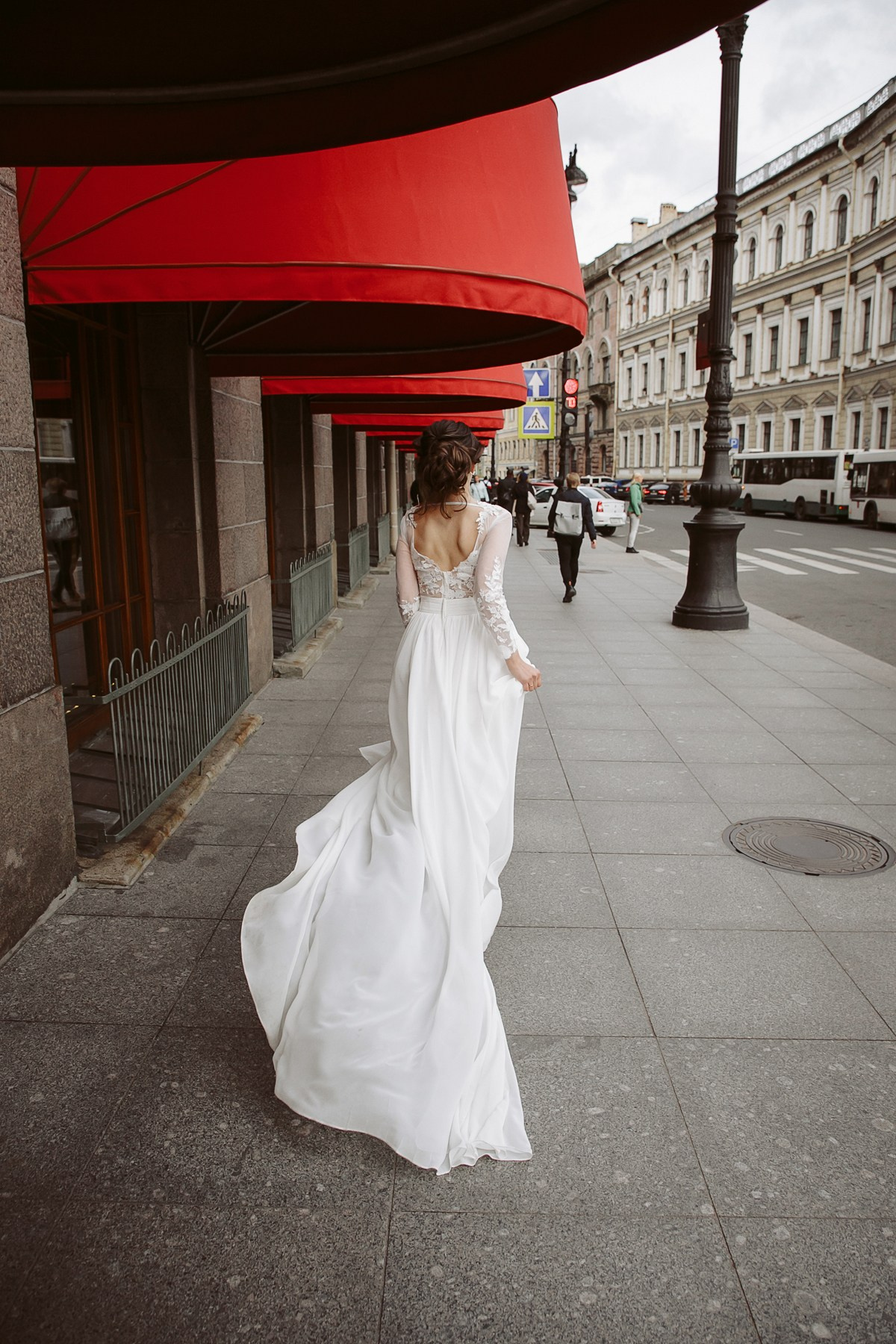 свадебное платье в спб, найти свадебный салон, букет для невесты, хороший ведущий на свадьбу, костюм для жениха, платье для невесты,  подшить свадебное платье, ателье свадебное, фотограф на свадьбу, выпуск, праздник, венчание